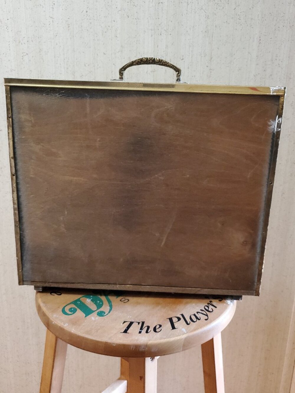 embossed brass and wood magazine rack, English mid-century home decor - Picture 9 of 16